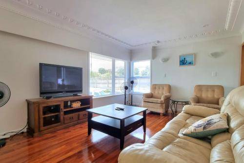 Hillsborough Apartment | 200 m² Apartment ∙ 3 bedrooms ∙ 6 guests