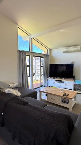 Whangamata House | 4 Bedroom Family Beach House