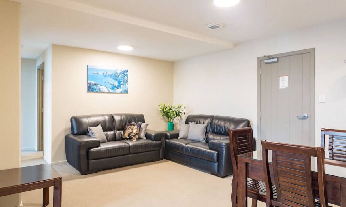 Newton Apartment | A four bedroom apartment in Auckland CBD w Carpark