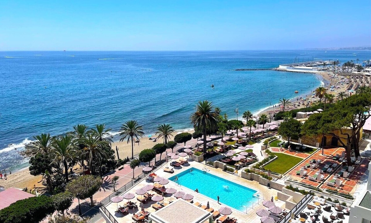 Marbella Seafront Promenade Apartment | Apartment with Shared Pool, Sea View, Wi-Fi and Air Conditioning