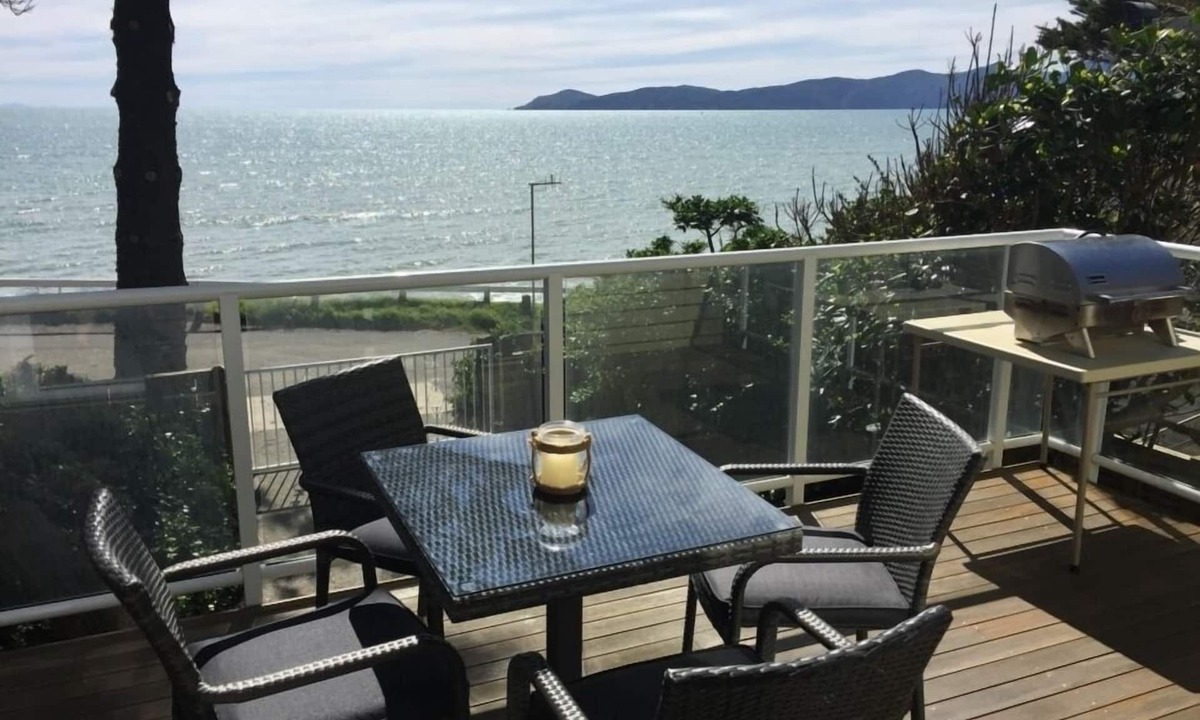 Raumati South House | Beachfront Raumati South