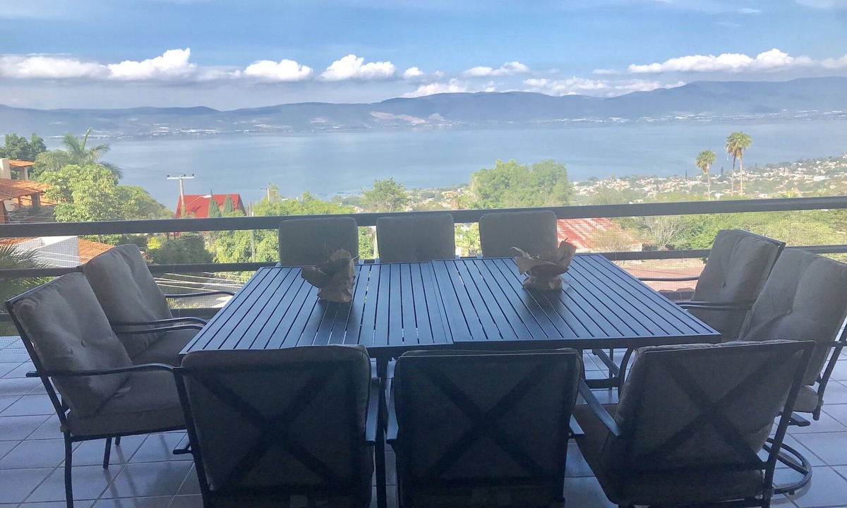 Raquet Club House | BEAUTIFUL HOUSE WITH A FULL VIEW TO THE LAKE OF CHAPALA AND MOUNTAINS
