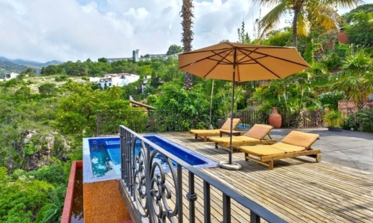Taxco House | Beautiful house with pool and view of Taxco