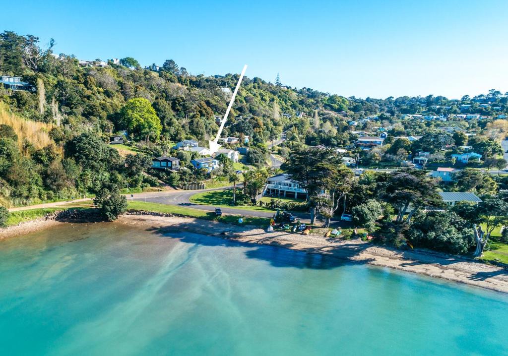 Surfdale House | Bluebelle - Stay Waiheke