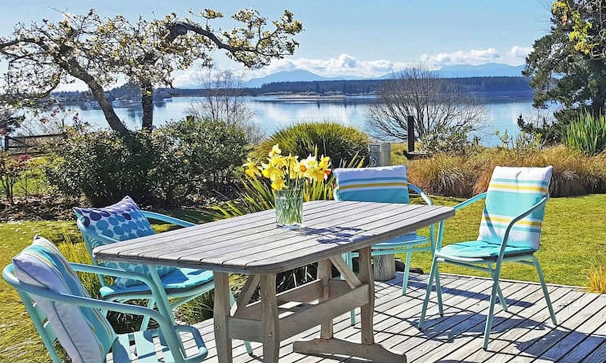 Bronte Cottage | Bronte Tides Cottage. nStunning bay view - A restful, cosy 2 bedroom cottage