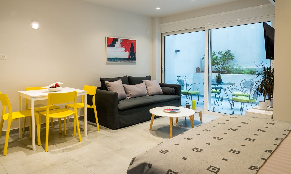 Athens City Centre Apartment | Central Cozy Studio with a Secret Garden