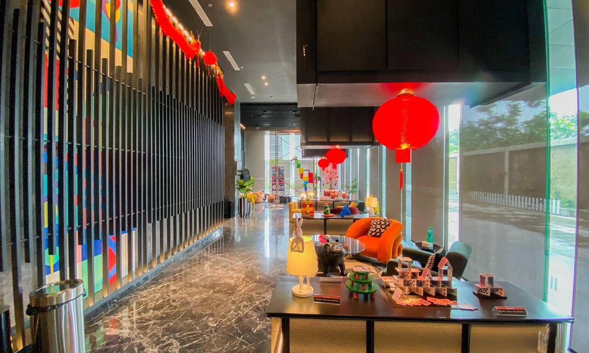 Panunggangan Utara Apartment | Chic Blue Tinted Studio Room At Apartment Collins Boulevard