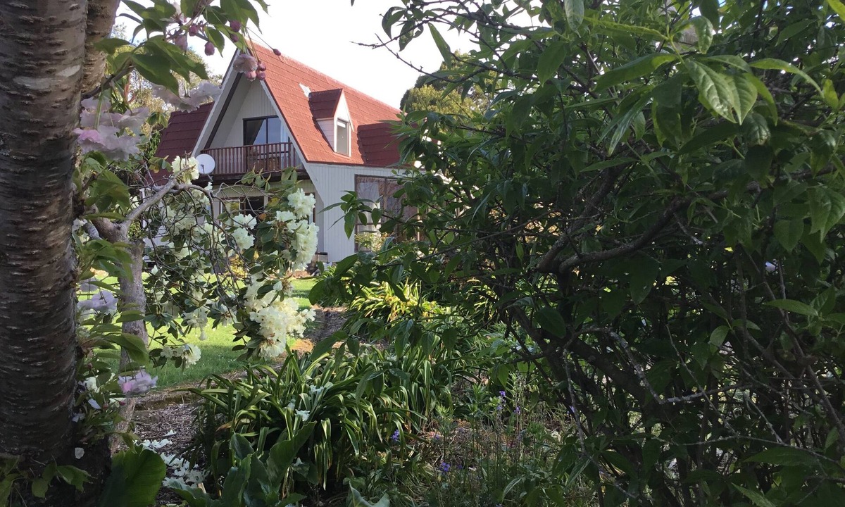 Arundel House | Comfortable house in stunning gardens