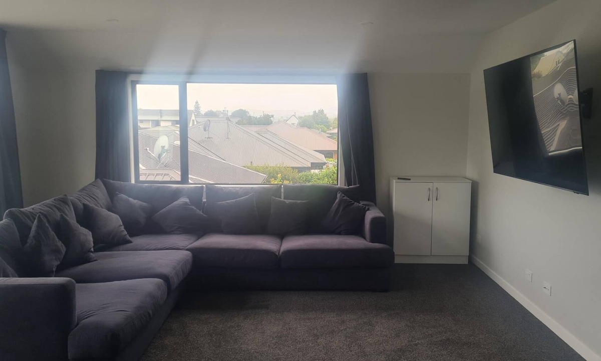 Richmond House | Cozy family home in quiet neighbourhood - close to amenities. n