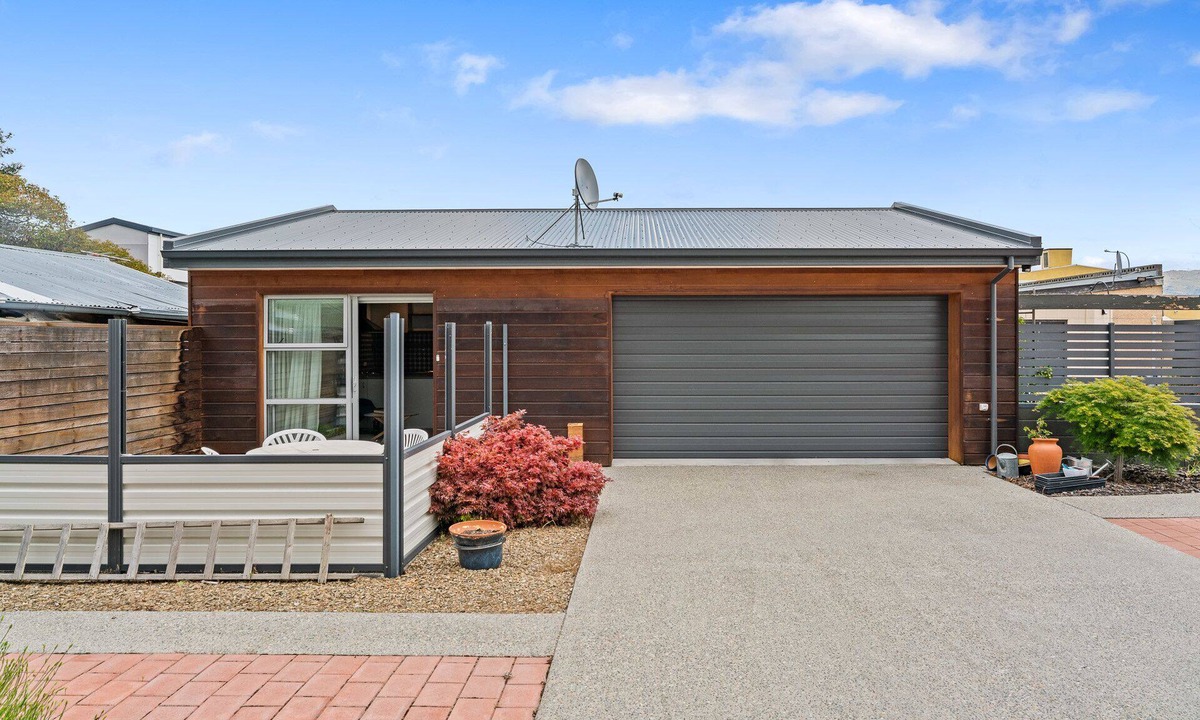 Alexandra House | Dick’s Place - Alexandra Holiday Home