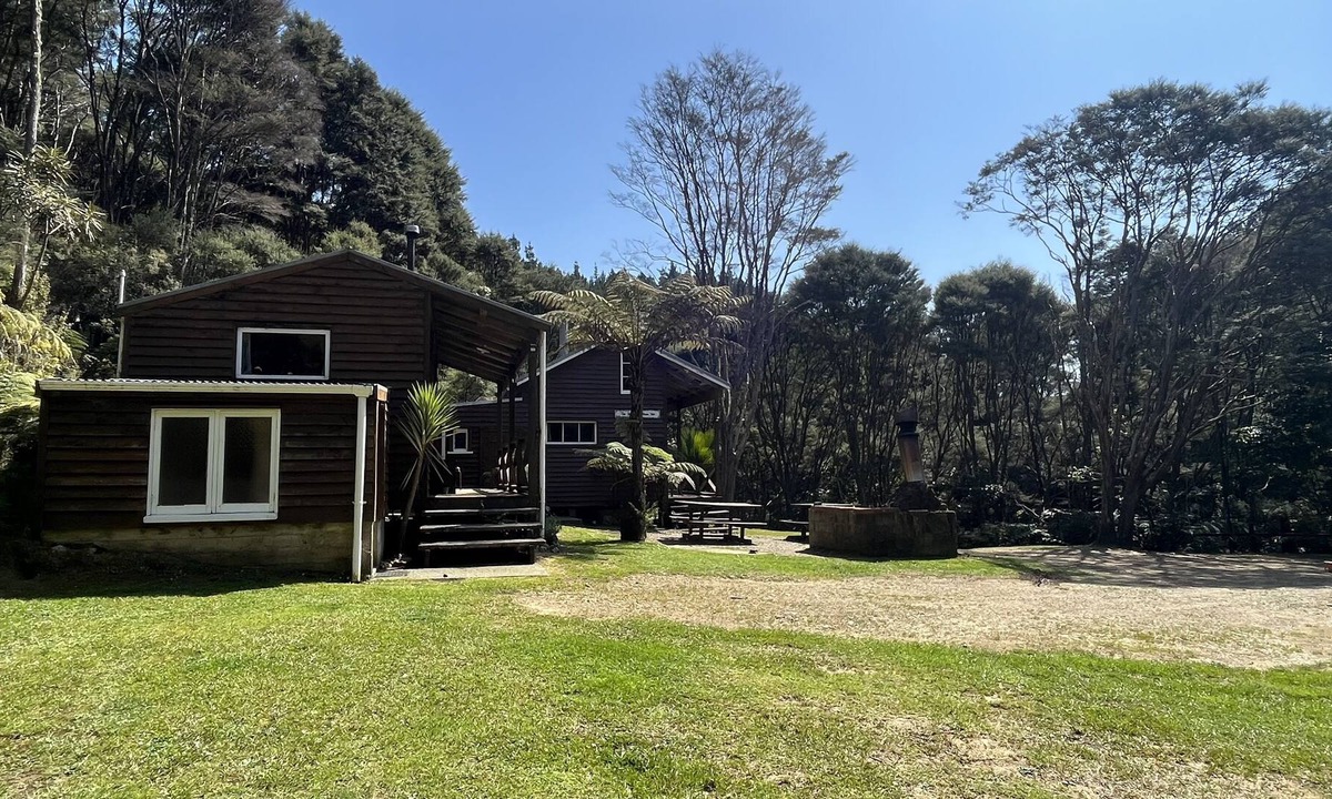 Colville Cabin | Eco Friendly Bush Cabin Retreat on a Tranquil Farm