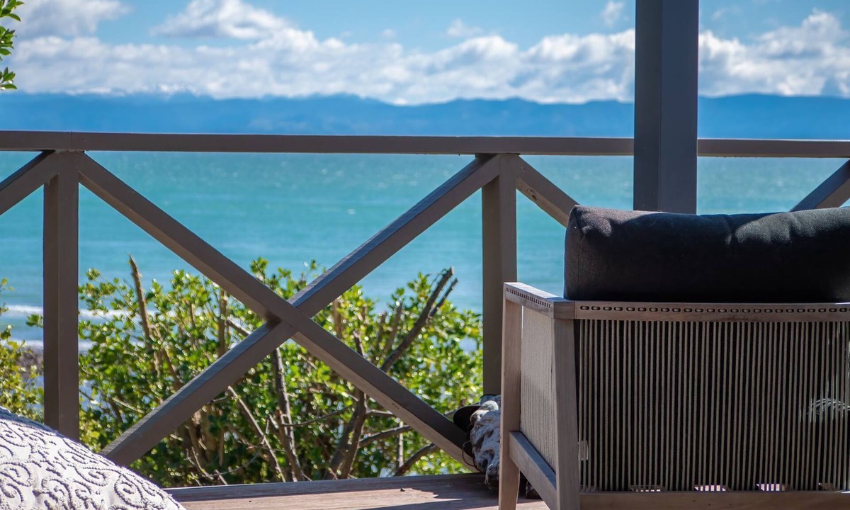 Nelson Region Cottage | Enjoy this gorgeous cottage in island paradise with stunning ocean views