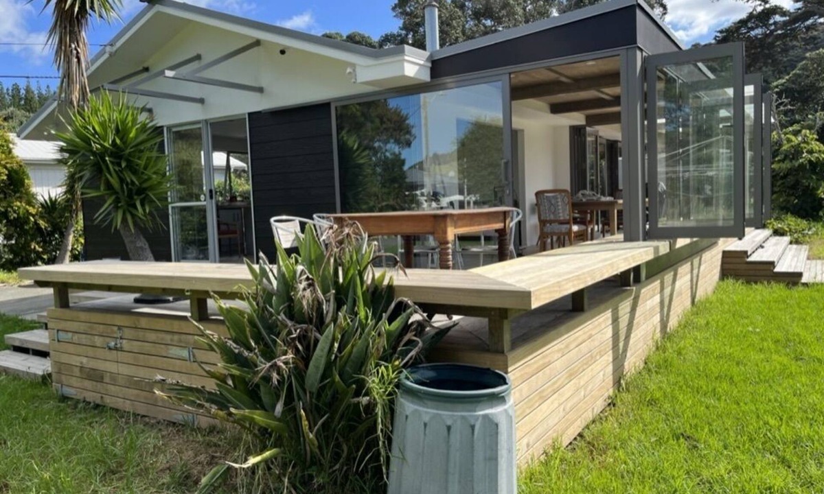 Whangateau House | Great Spot by the Estuary in Whangateau Harbour