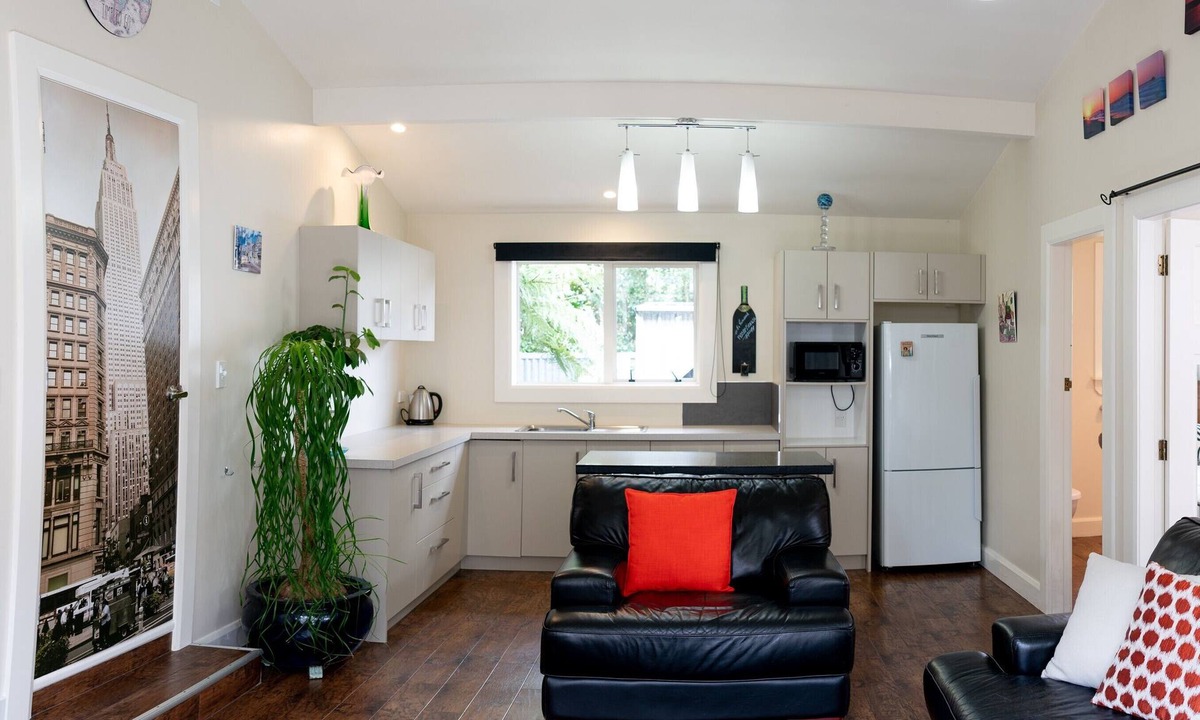 Palmerston North House | Group-friendly layout. Comfortable living. Flexible spaces for Extended Stays