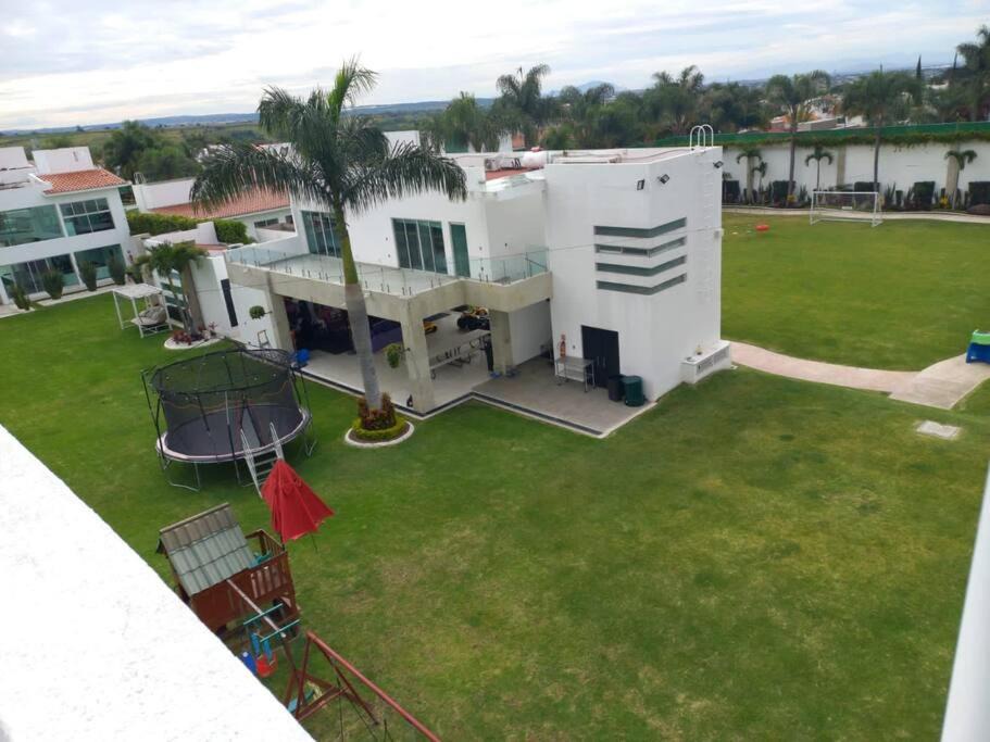 Lomas de Cocoyoc House | Increible Casa Lomas de Cocoyoc con albercas,tobigan,juegos,tirolesa,cone,fogata,columpios,gimnasio y mas