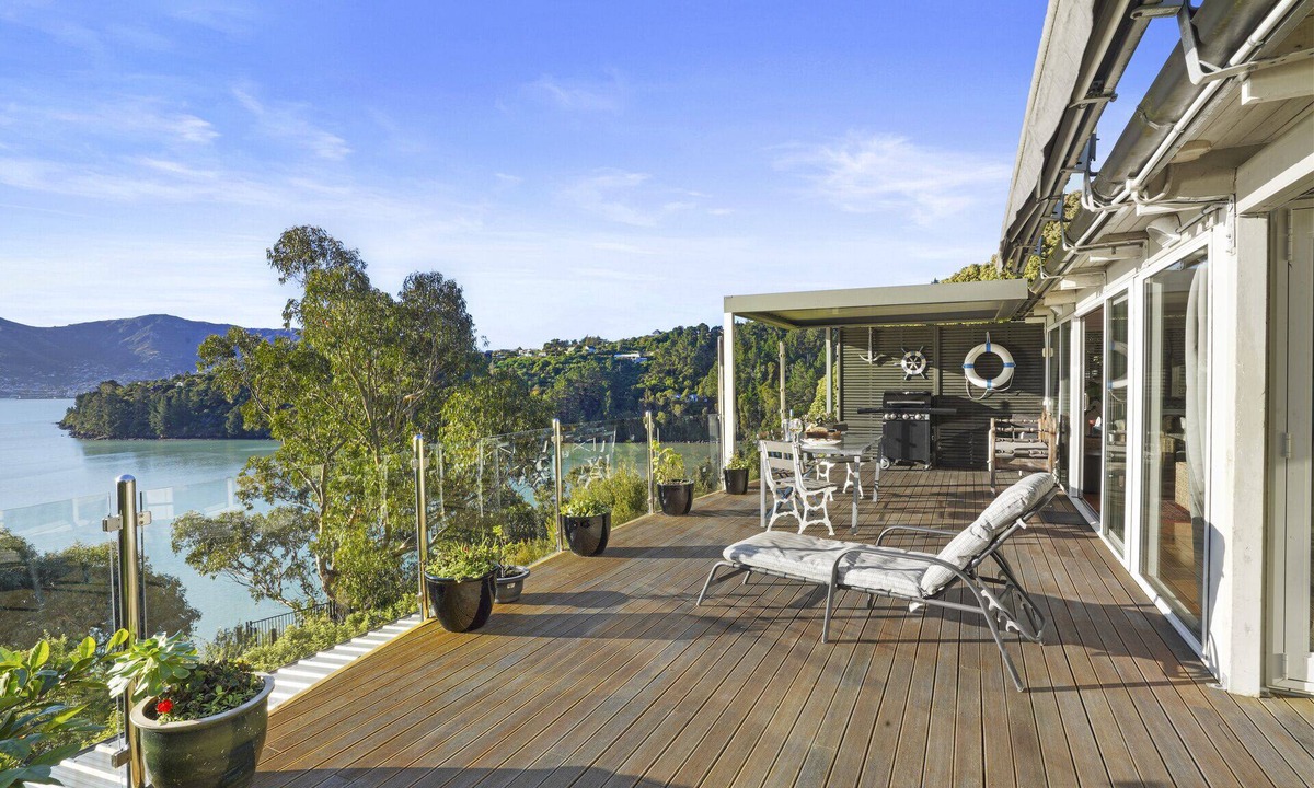 Diamond Harbour House | Kaioruru View – Diamond Harbour Holiday Home