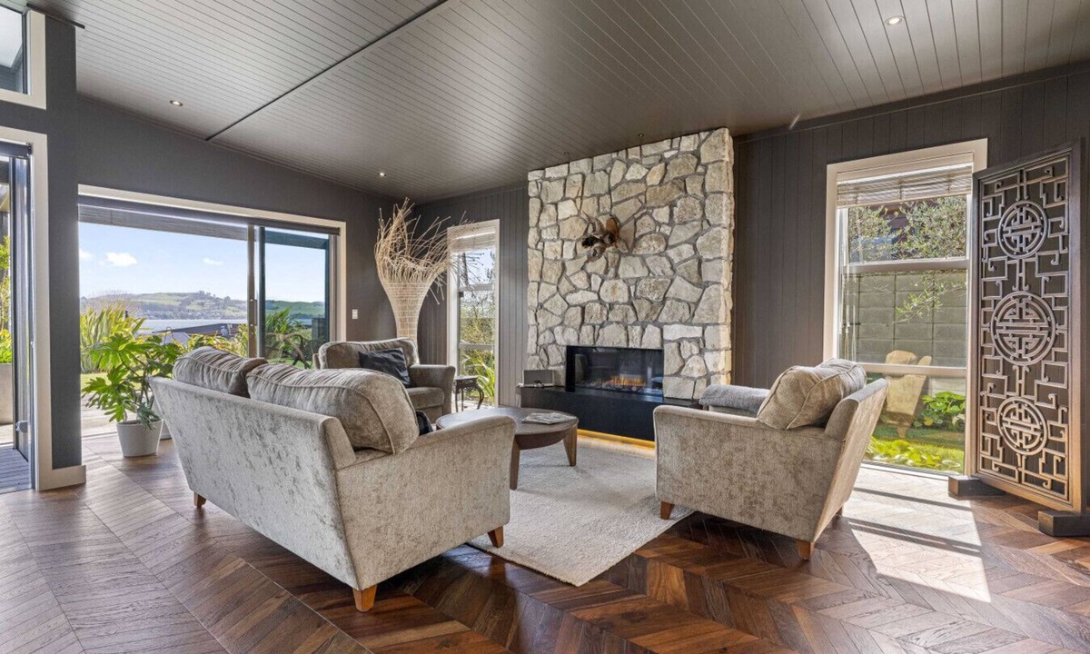 Rainbow Point House | Lake View Lodge - Lake Taupo