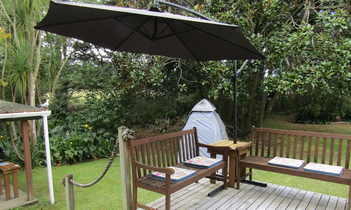 Kaipara Flats Cabin | Looking for a glamping experience with a difference? Try the Magnolia Room.