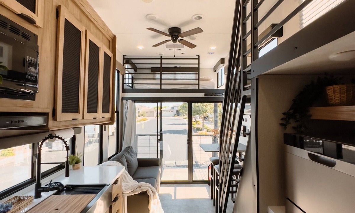 Sandy Beach House | LUXURY Beachfront Camper at The Reef - Kids Loft, Patio-Free Wifi- 24H Security