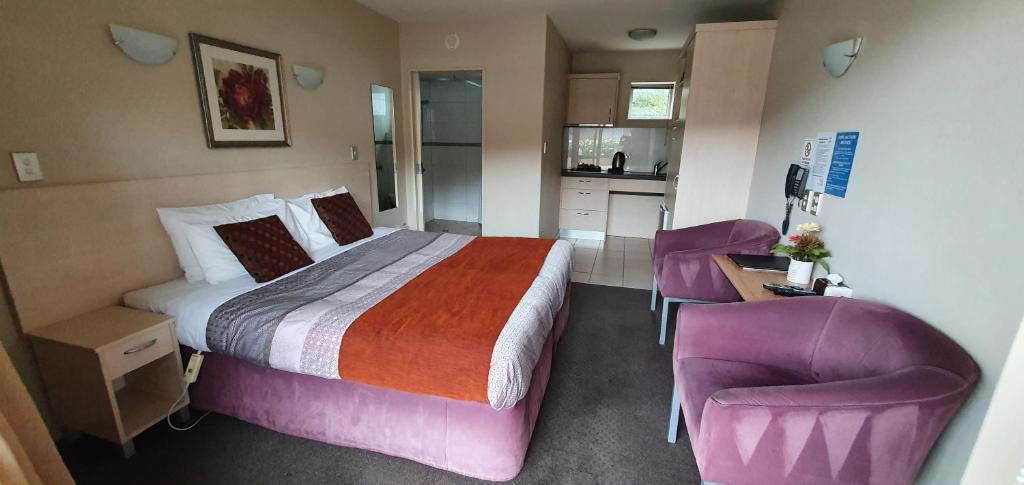 Riccarton House | Majestic Court 802 - Central Christchurch Studio
