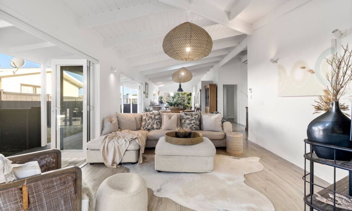 Omaha House | Omaha Beach House (pet friendly)