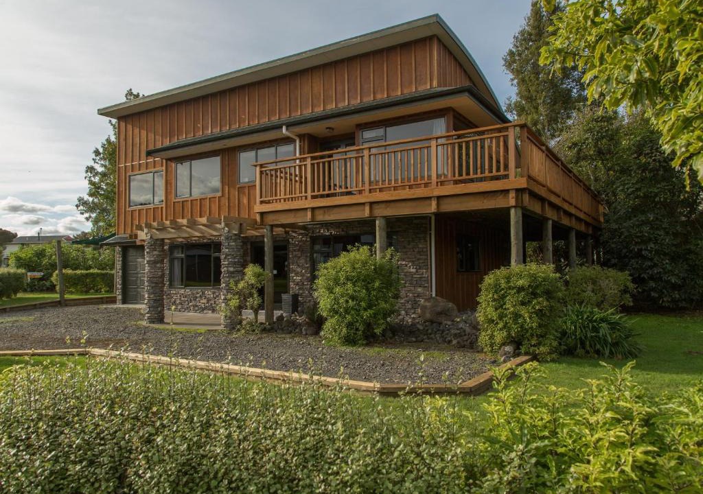 Omori House | Omori Lake Escape - Holiday Home