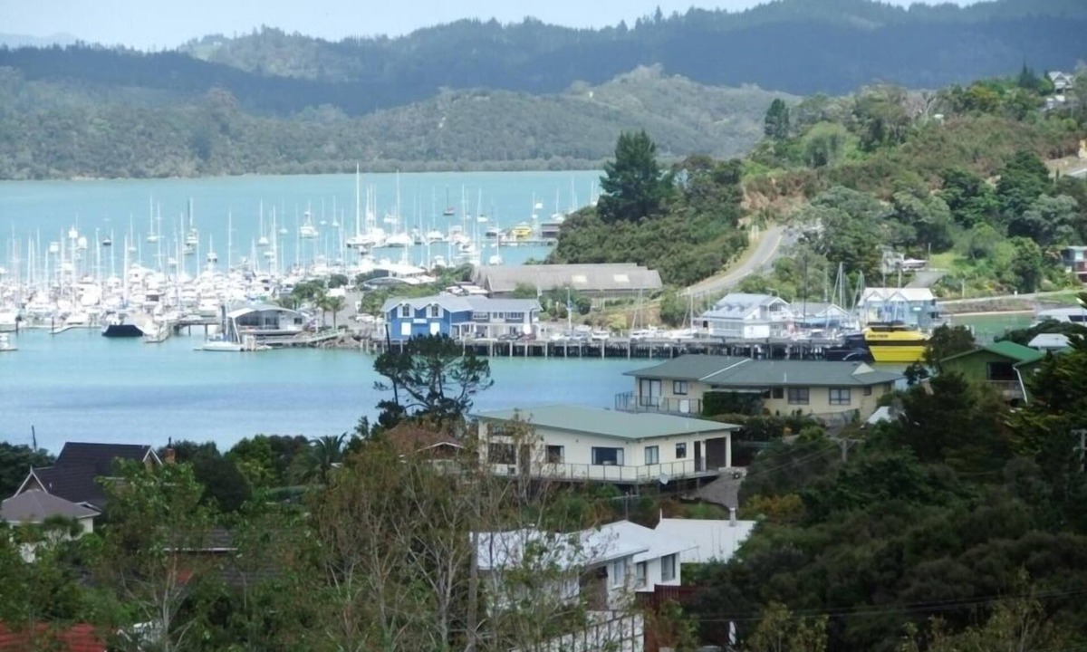 Okiato House | Private and pet friendly lockwood house
