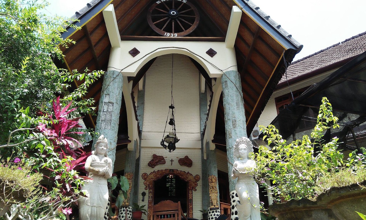 Melaya Bed & Breakfast | Puri Eling Blimbingsari
