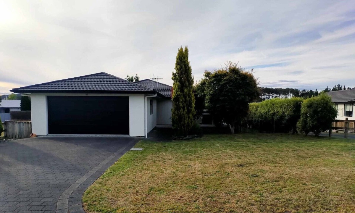 Motuoapa House | Quiet location for a relaxing break. Home away from home!