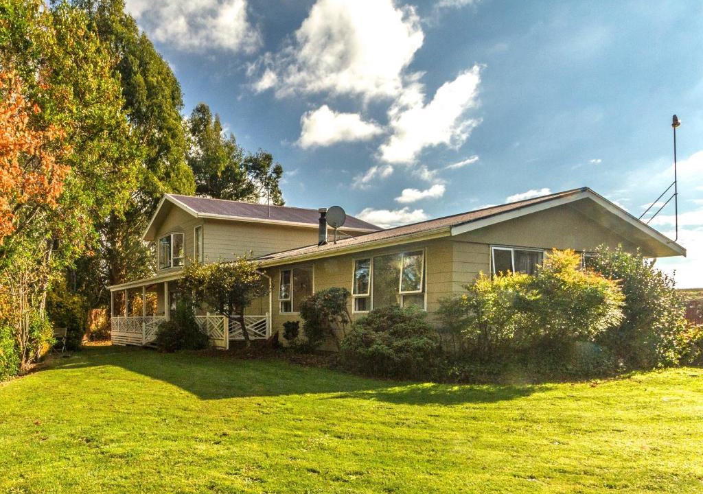 Raetihi House | Raetihi Garden Spa Villa - Raetihi Holiday Home