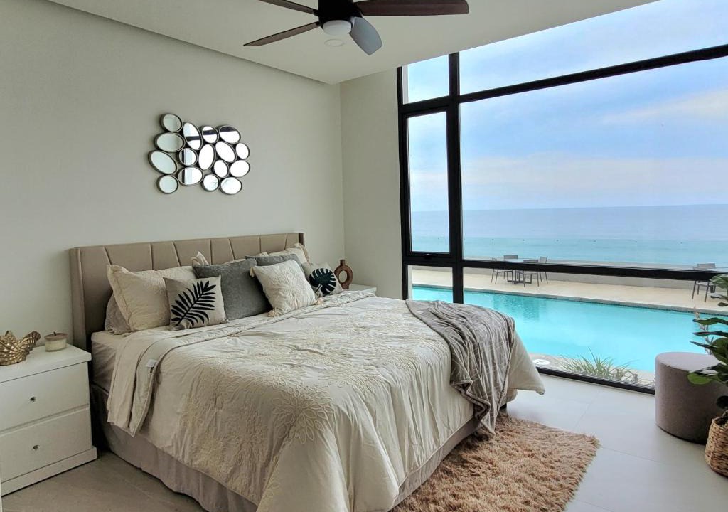 Primo Tapia Apartment | Seafront Condo Pool and Jacuzzi
