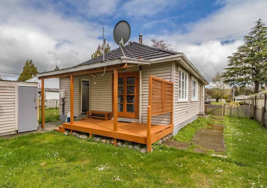 Raetihi House | Snowbound Cottage - Raetihi Holiday Home