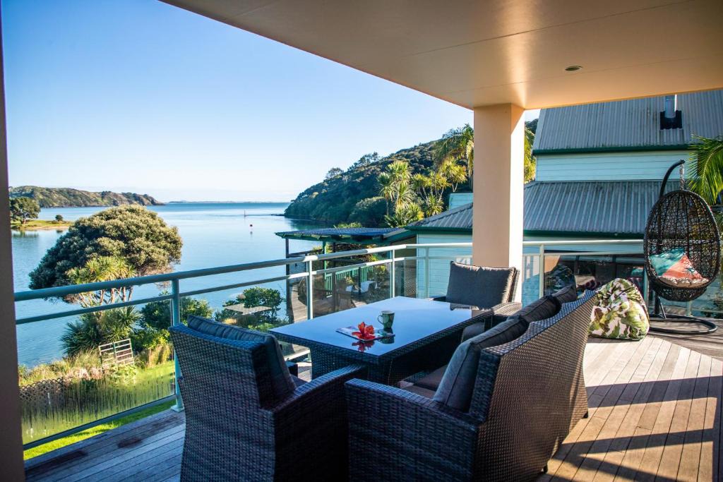 Cable Bay House | Soul Retreat - Cable Bay Holiday Home