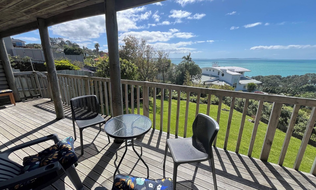 Stanmore Bay House | Stanmore Bay Log Cabin - Walk to Beach