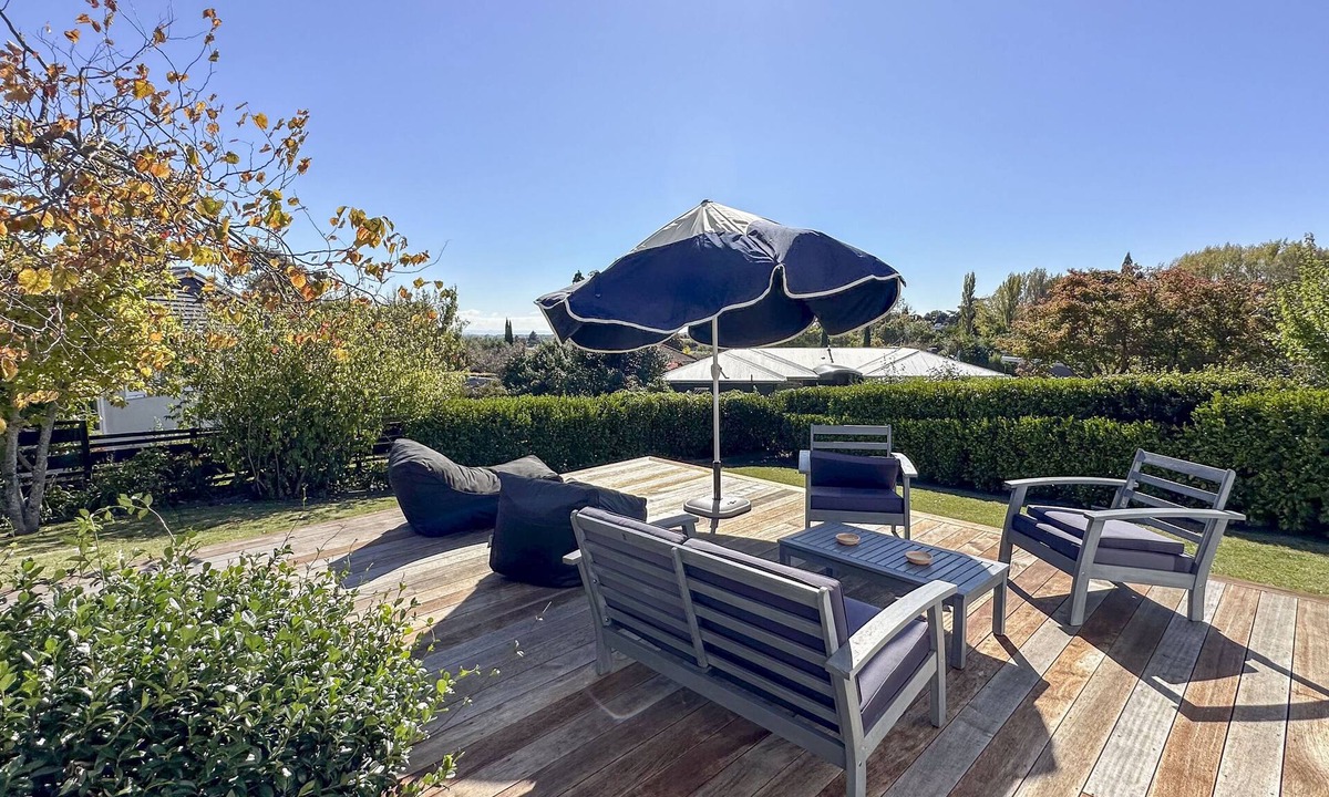 Havelock North House | Sunset Sanctuary - Havelock North Holiday Home