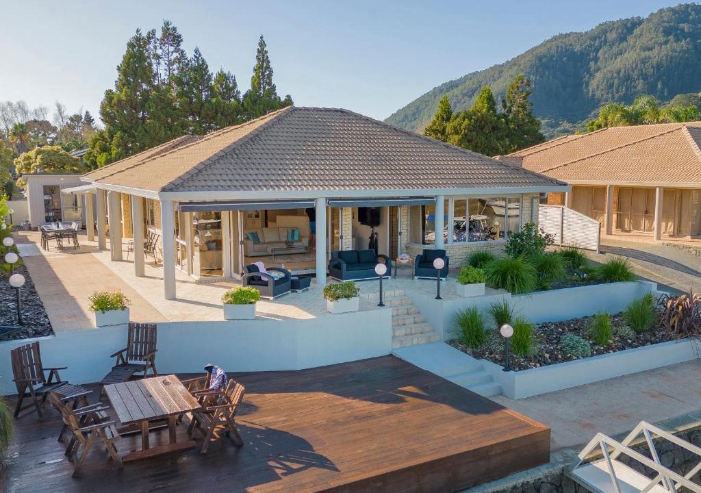 Pauanui House | Sunset View - Pauanui Waterfront Home
