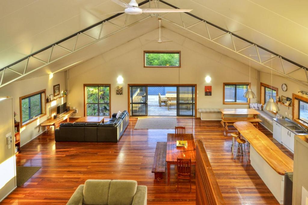 Mahia House | THE BARN