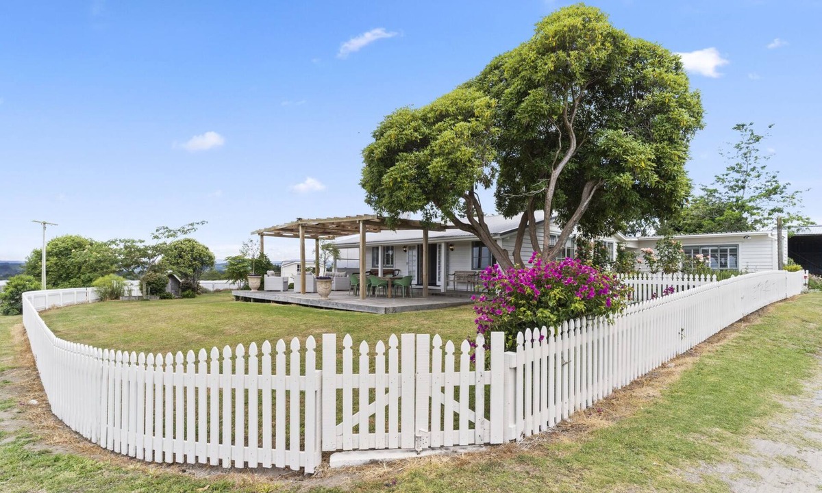 Western Bay of Plenty District House | The Cottage - Te Puke Holiday Home