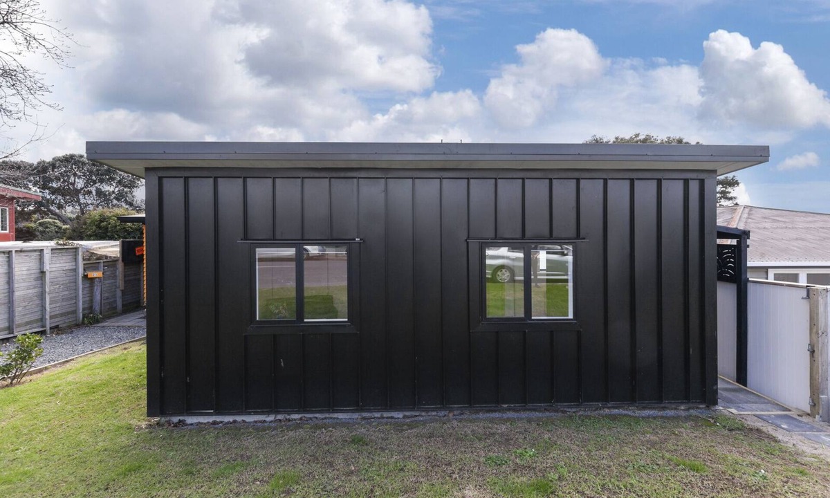 Leigh House | The Little Leigh Bach - Leigh Holiday Home