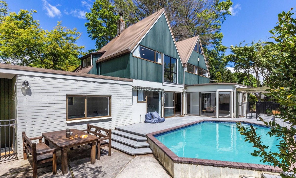 Turangi House | The Whio Retreat - Secluded Retro Riverside Getaway w/Pool & Hot Tub.