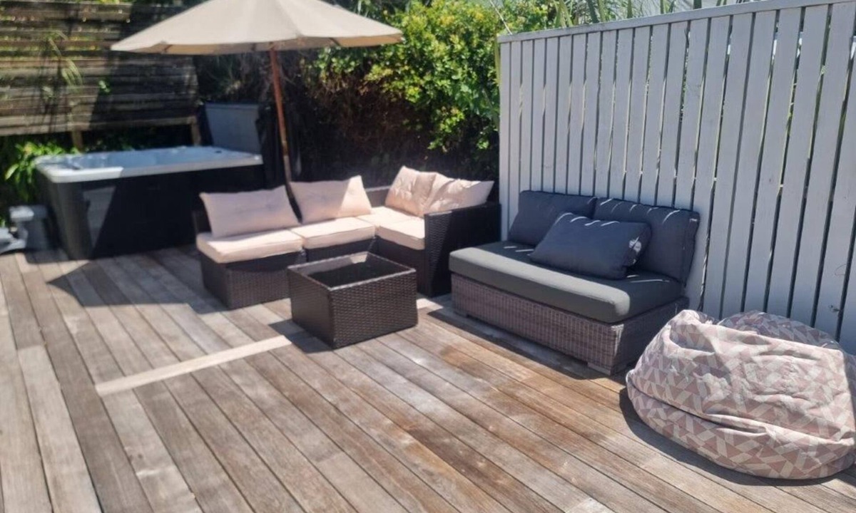 Oneroa Cottage | Tiri Cottage - Seaviews in Oneroa
