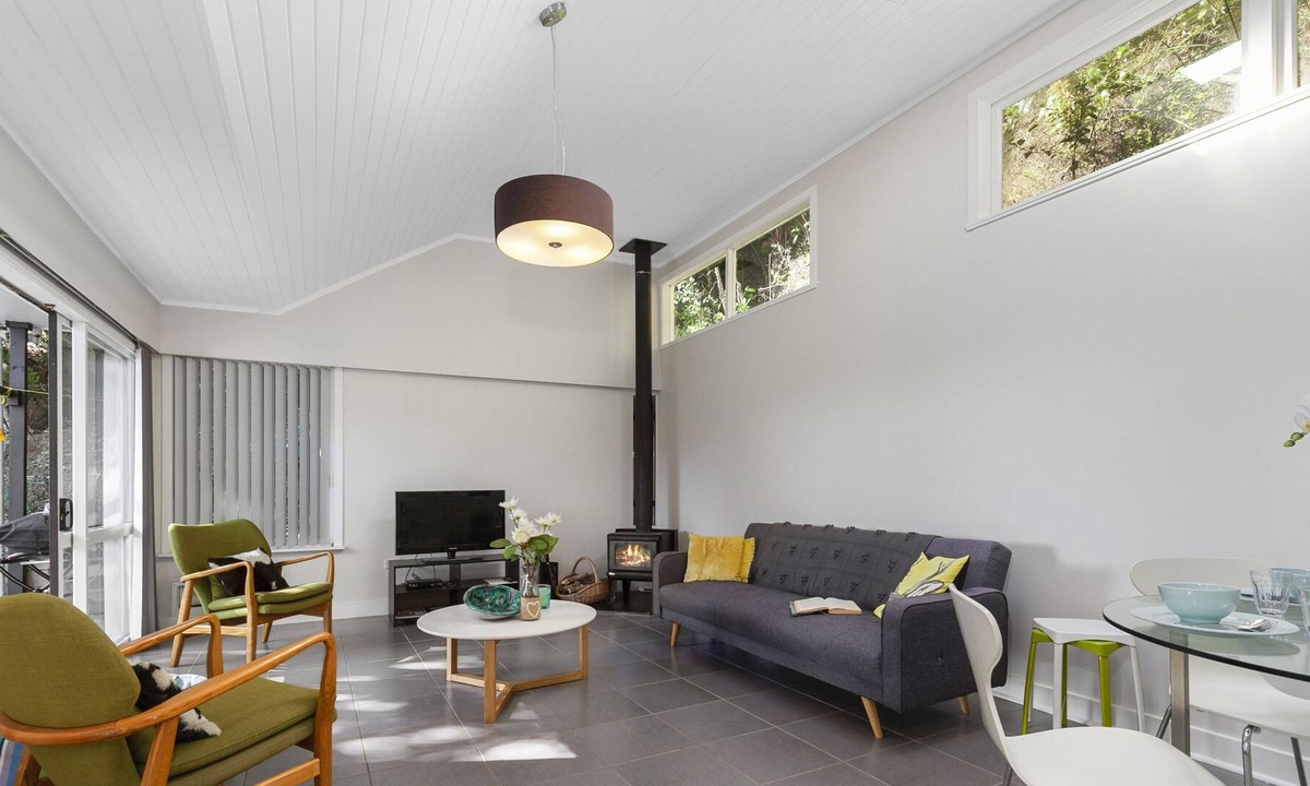 Tree Hideaway Sandspit Holiday | Snells Beach
