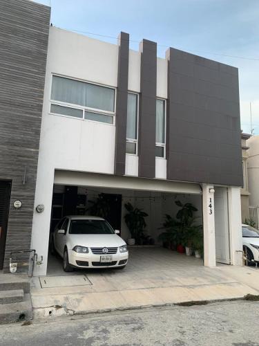 Guadalupe House | Un hogar lejos de Casa