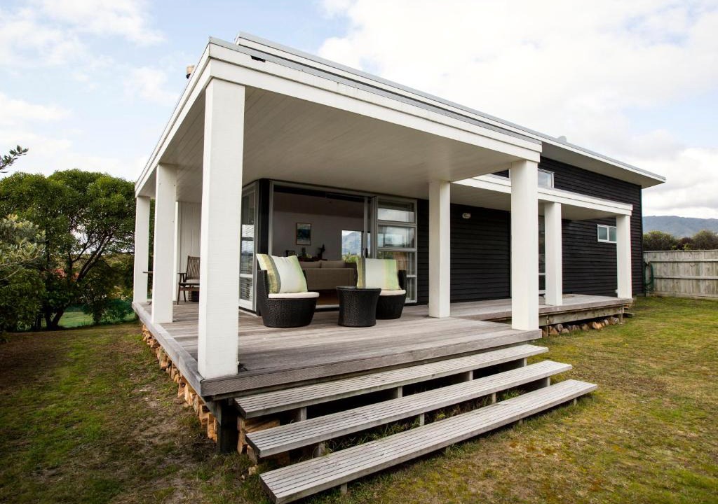 Waikanae House | Waikanae Retreat - Waikanae Beach Holiday Home