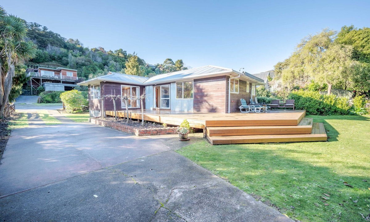 Akaroa House | Woodills Wonderland – Akaroa Holiday Home
