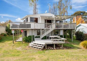 Absolute Waterfront with WiFi - Five Mile Bay Home