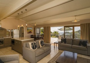 At Cathedral Cove - Hahei Holiday Home