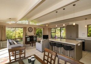 At Cathedral Cove - Hahei Holiday Home