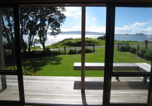 Beachfront Cottage - Opito Bay Holiday Cottage