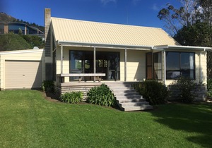 Beachfront Cottage - Opito Bay Holiday Cottage